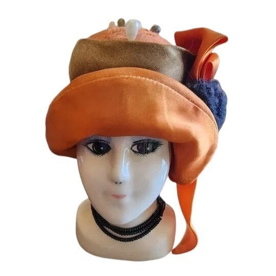 Fabulous Vintage 70's Mod Porcelain Lady Pincushion (A1767)