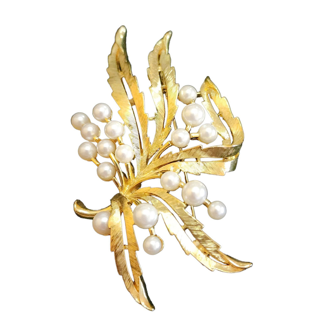 Vintage 60s Trifari Signed Goldtone & Faux Pearl Brooch (A2274)