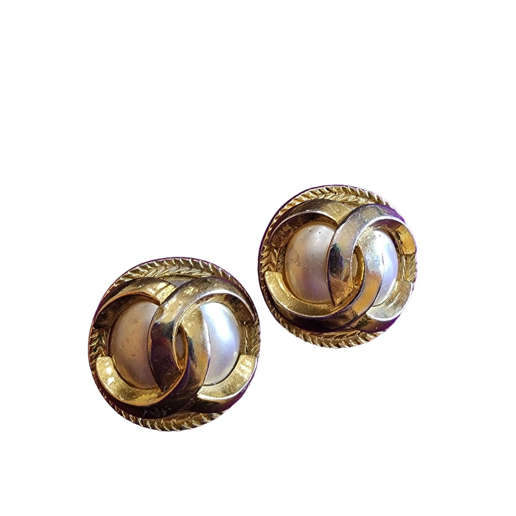Chanel Vintage Gold Metal Gunmetal Round CC Logo Clip On Earrings Golden  ref.724208 - Joli Closet