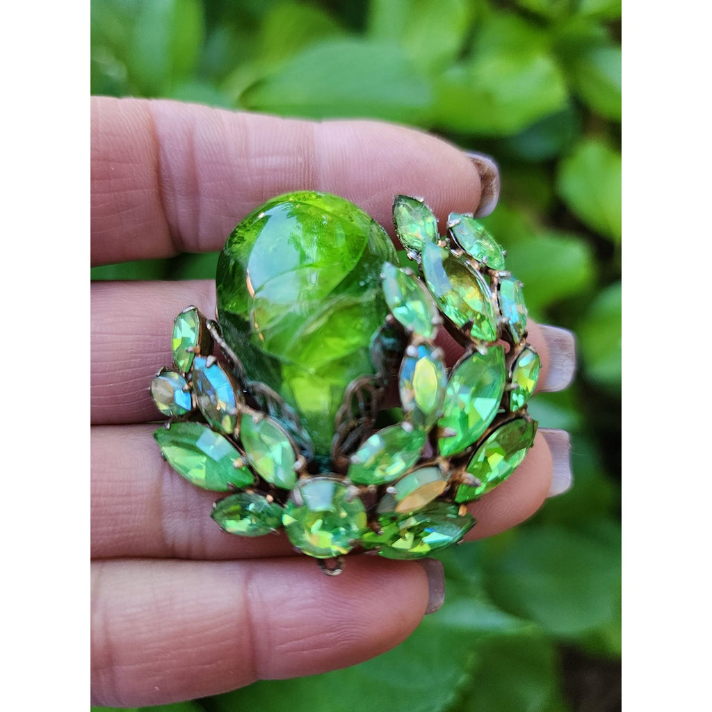 Beautiful Kelly Green Glass and Rhinestone Regency Signed Brooch (A5747)