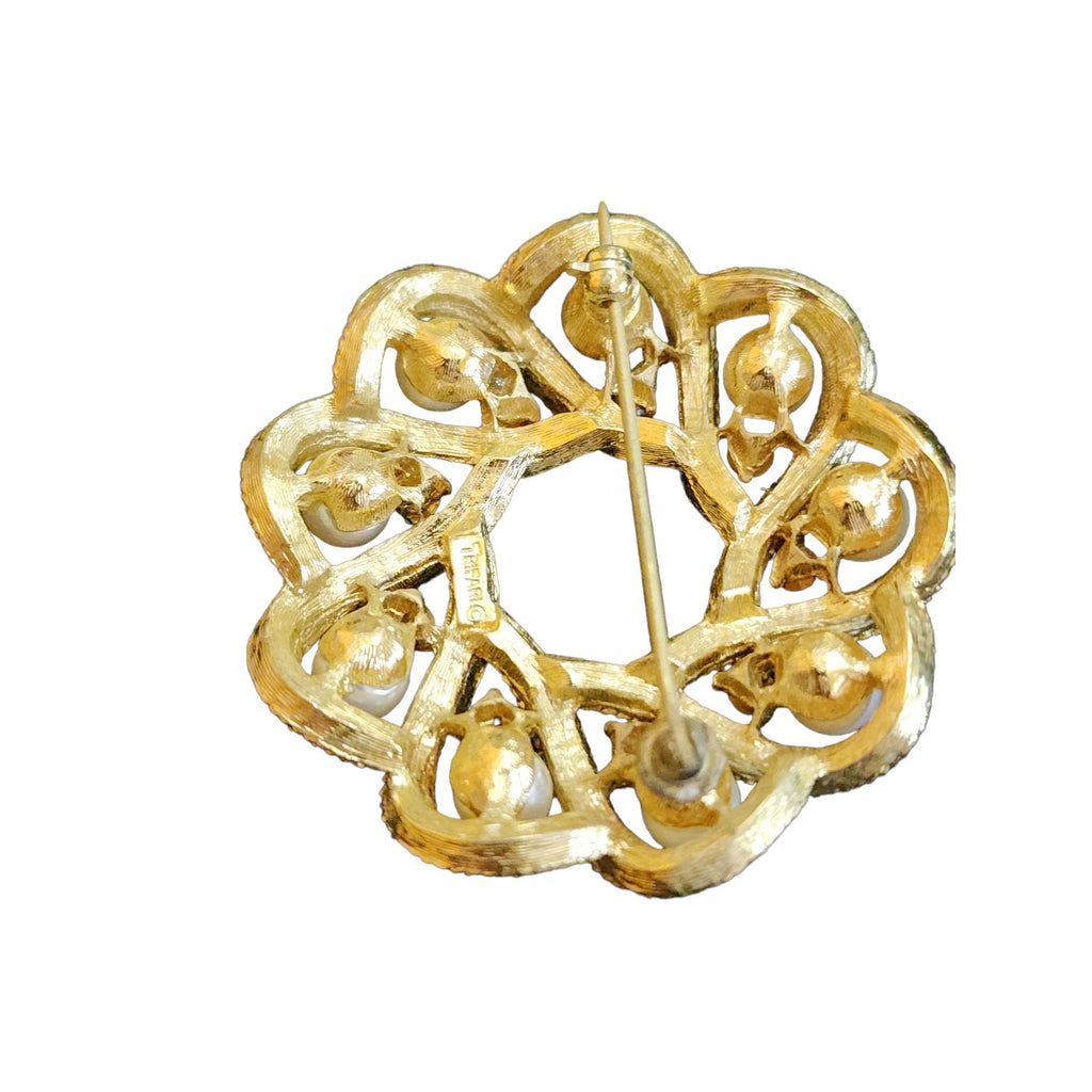 Vintage 60s Trifari Signed Goldtone & Faux Pearl Wreath Brooch (A2275)