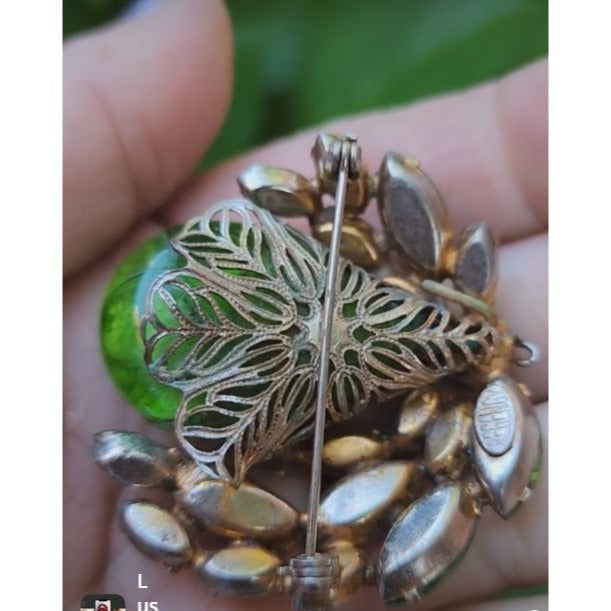 Beautiful Kelly Green Glass and Rhinestone Regency Signed Brooch (A5747)