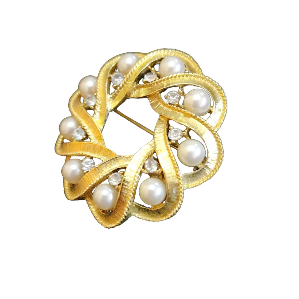 Vintage 60s Trifari Signed Goldtone & Faux Pearl Wreath Brooch (A2275)