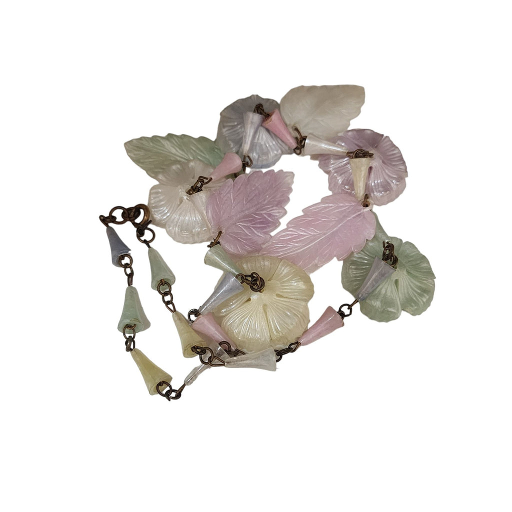 Vintage Early Molded Acrylic Flower & Leaf Necklace (A4398)