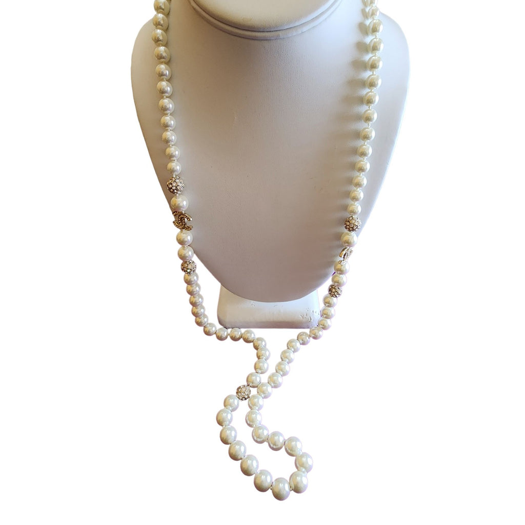 Vintage Authentic Chanel Hand Knotted Glass Pearl & Rhinestone Necklace (A1794)